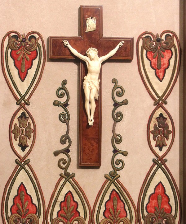 The Wooden Cross And The Christ