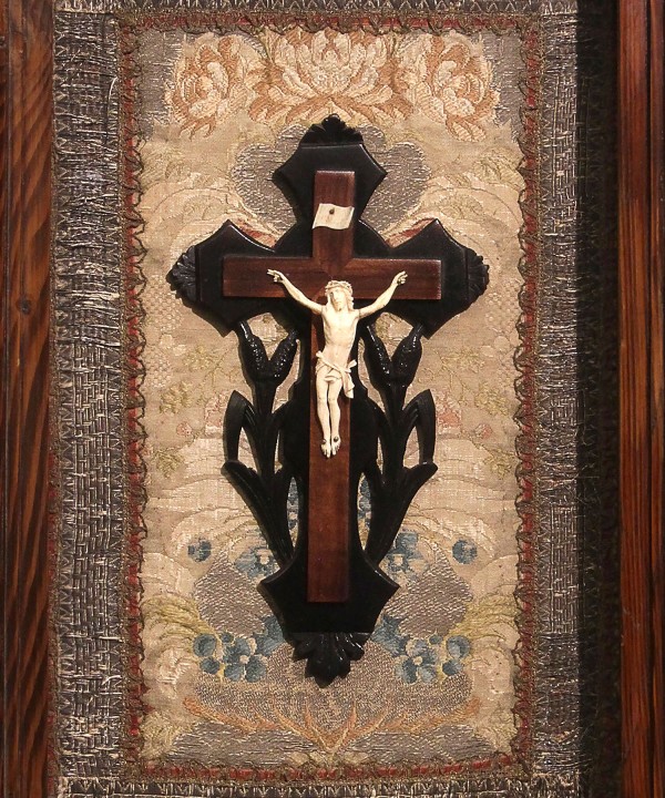 The Cross And Christ In Dieppe Ivory
